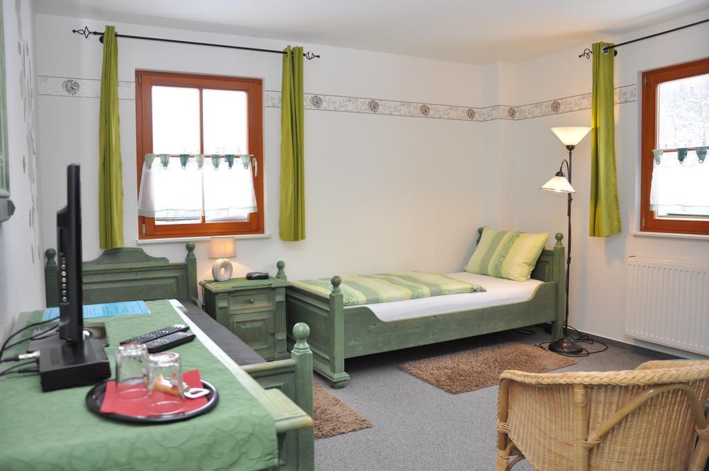 Steakhouse & Pension Crazy Horse Suhl Chambre photo